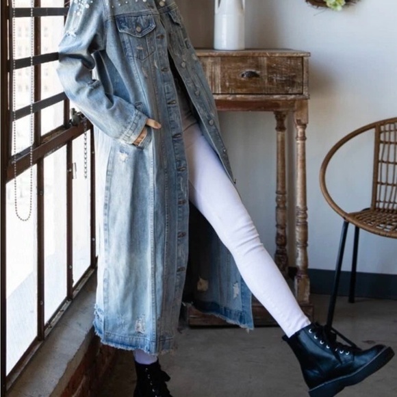 Veveret NWOT Elegant Long Denim Jacket with Pearl Accents - Picture 5 of 15